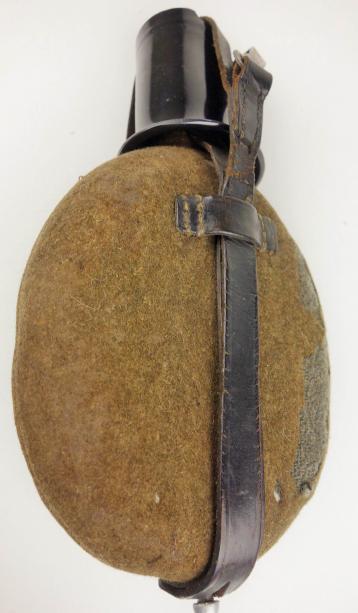 Wehrmacht M31 canteen with Bakelite cup