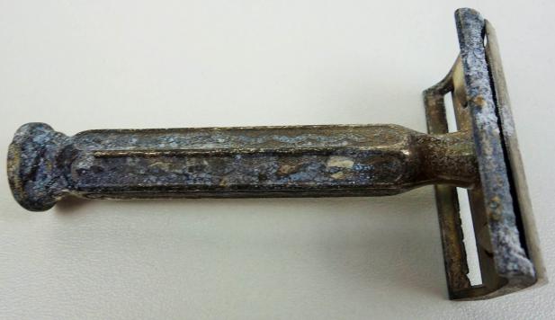 a german rasor  salty condition