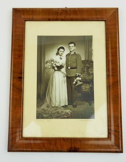 a picture of a couple in them wooden original fram