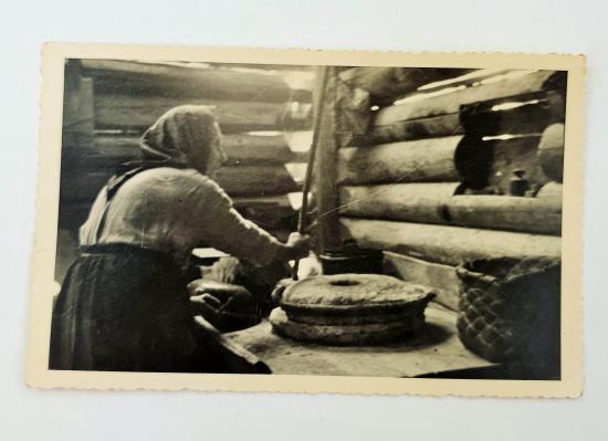 a picture from indigenous people in top condition 7cm bij 10cm picture very nice for display