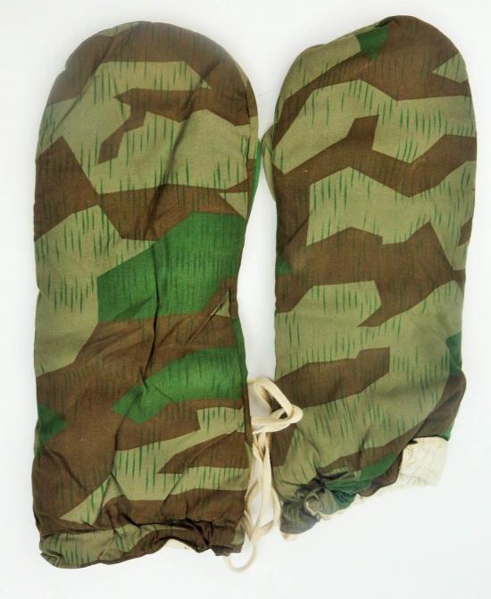 a set of German Wehrmacht reversable Splitter camo winter Gloves