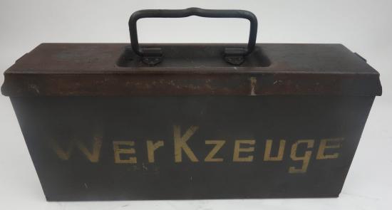 a wehrmacht mg 34/42 werkzeuge tool case
