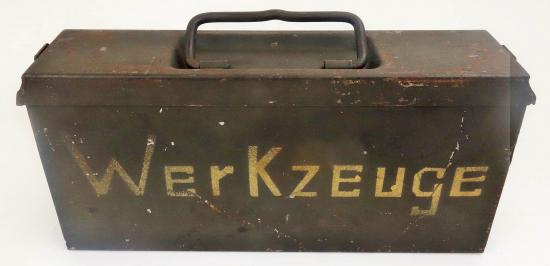 a wehrmacht mg 34/42 werkzeuge tool case