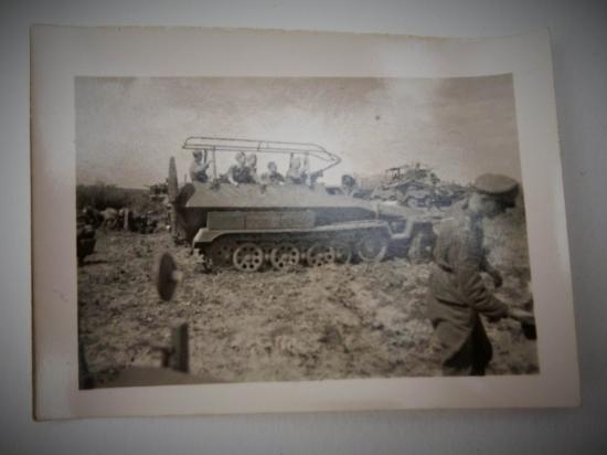 a small  picture off a Schützenpanzerwagen Sd.Kfz. 251