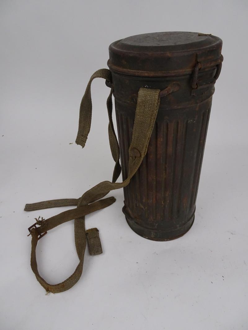 a wehrmacht m38 gasmask from {Nachschub-Kolonnen-Abteilung 552)