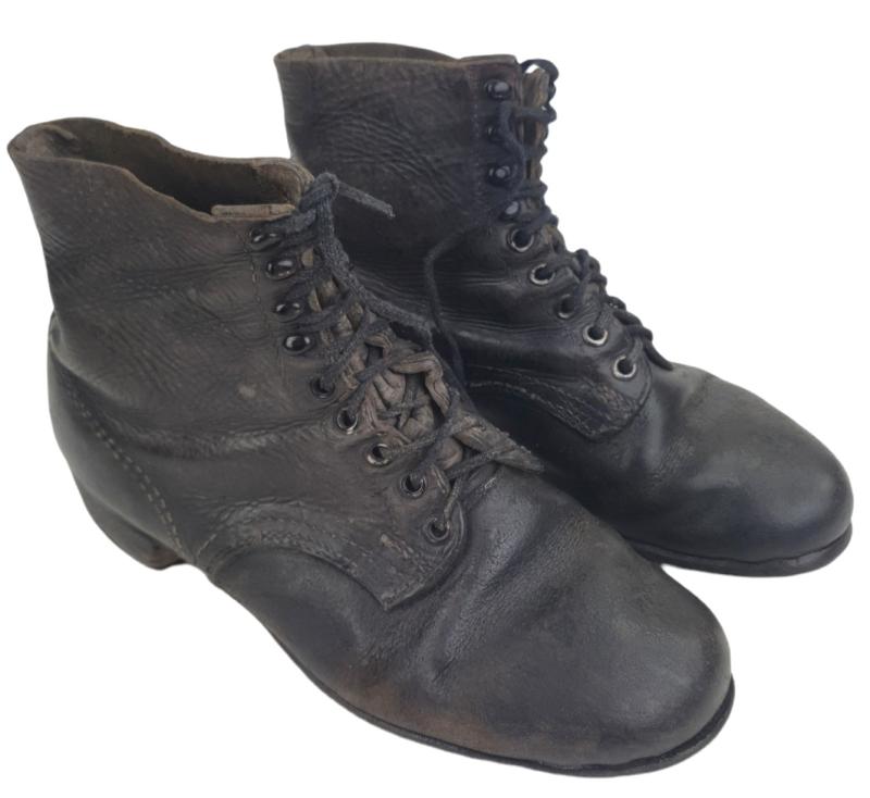 a wehrmacht set off ankle boots