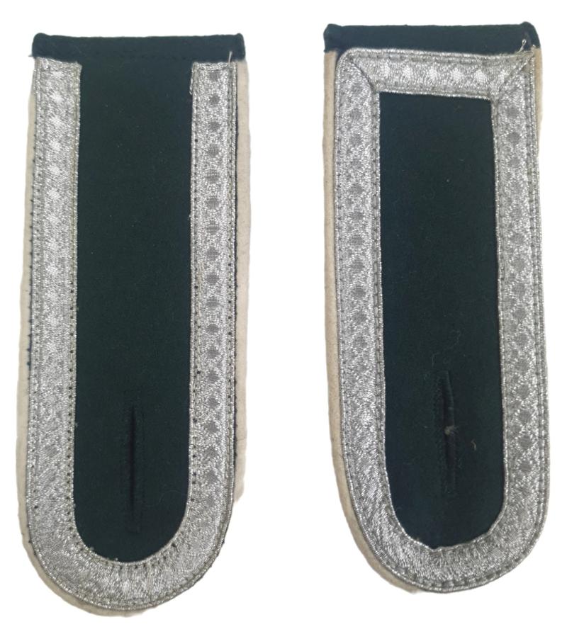 a private purchase shoulderboards  for a unterfeldwebel