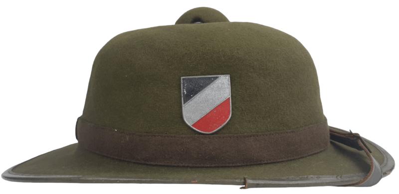 a wehrmacht heer pith helmet