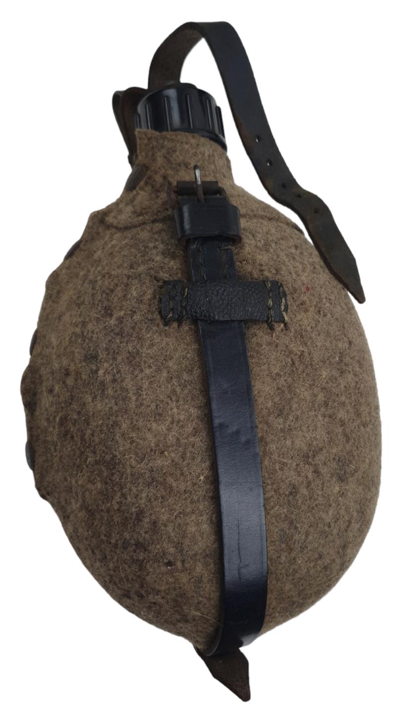 a wehrmacht  ww2 water bottle without a cup