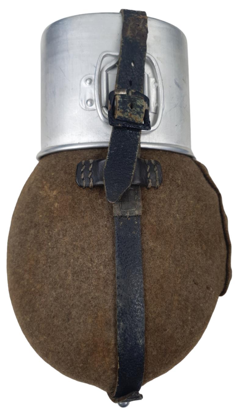 Wehrmacht M31 Canteen with stainless steel cup