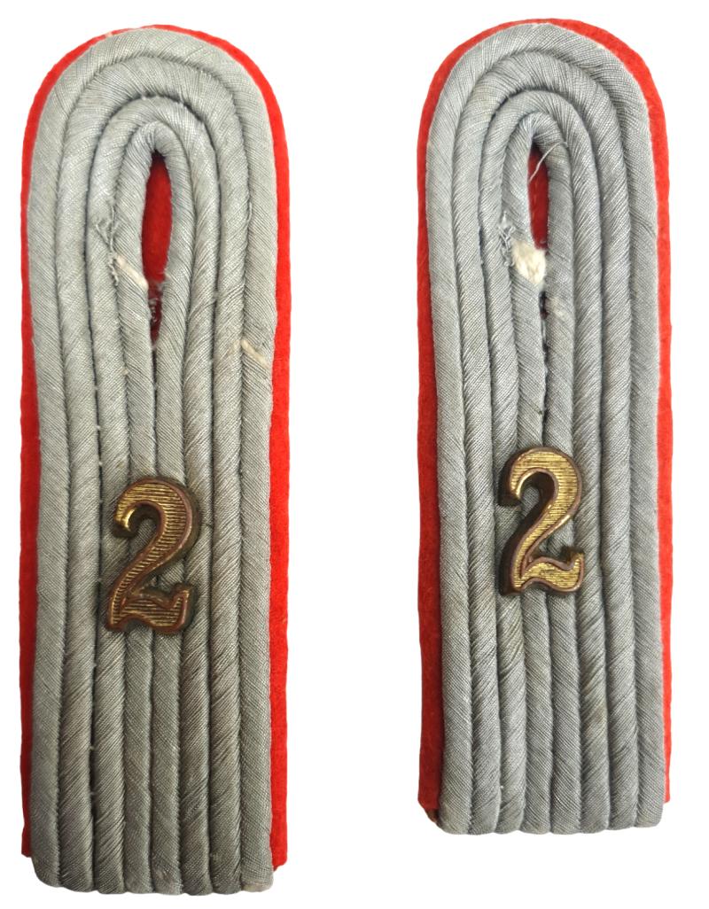 a matching set of german  wh artillerie schoulderboards