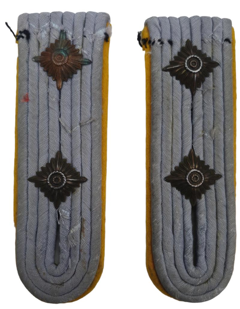 a set of  Hauptmann  PanzerAufklärung shoulder boards'
