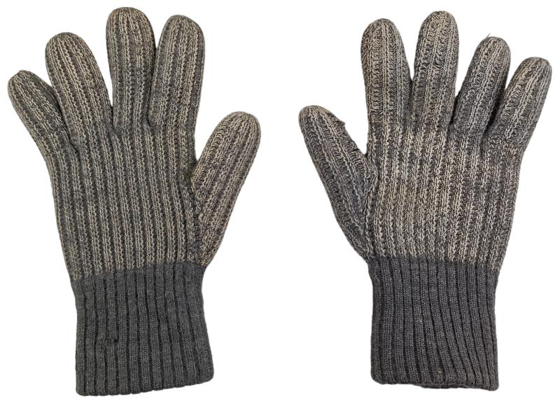 a set off wool wehrmacht gloves