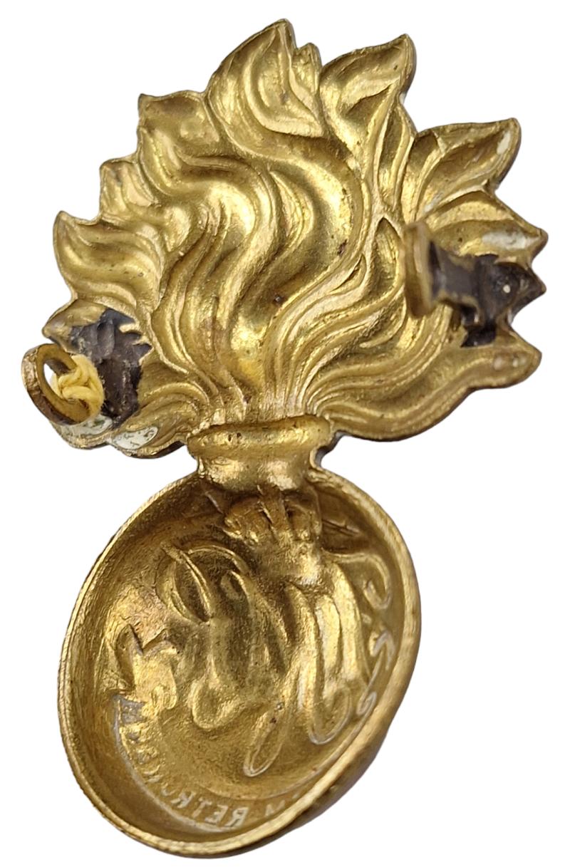 a WW2 Canadian les fusiliers mont royal cap badge
