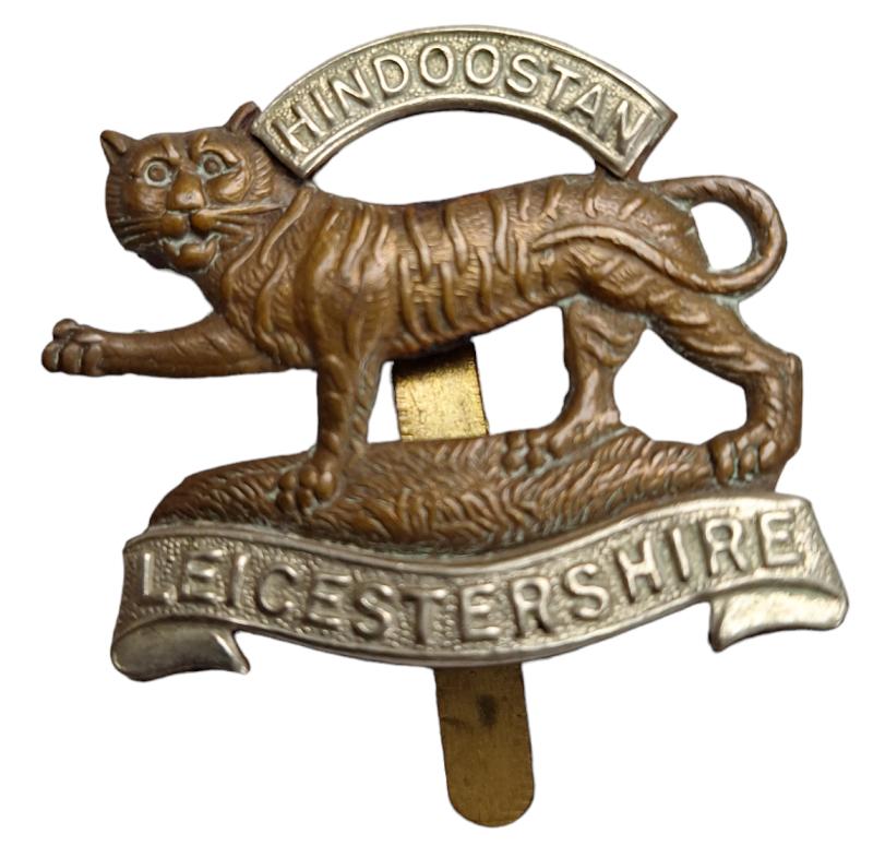 A britsh Royal  leicestershire regiment beret cap badge