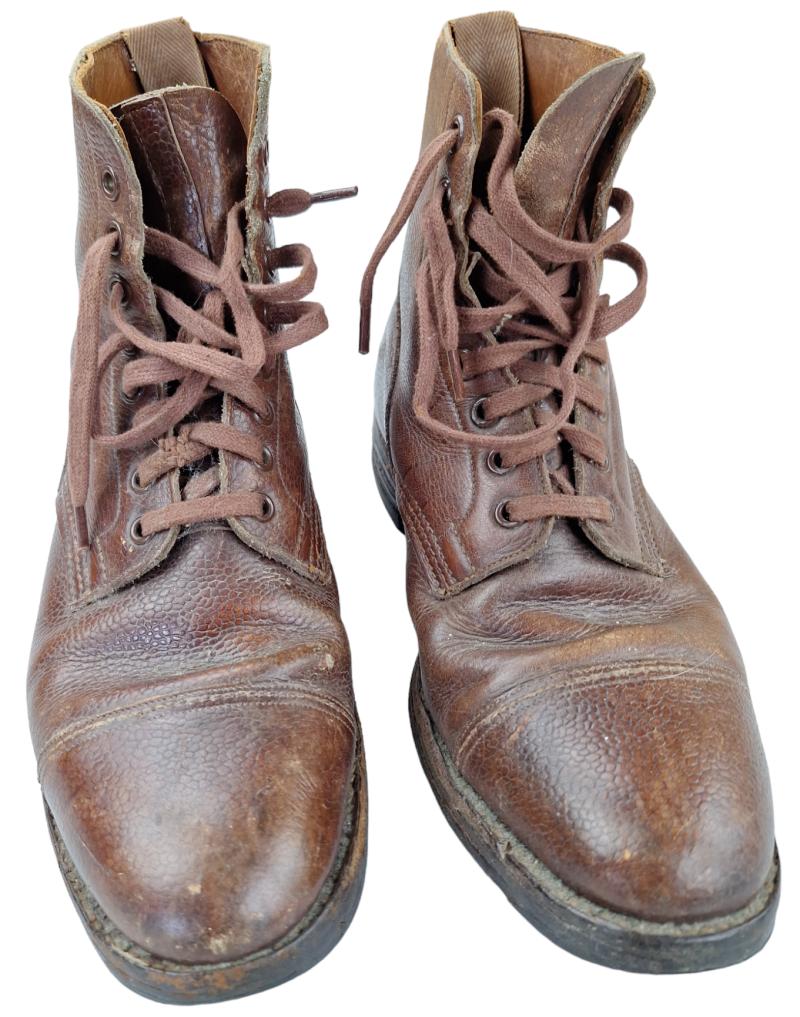 a set of British WW2 officers  brown boots
