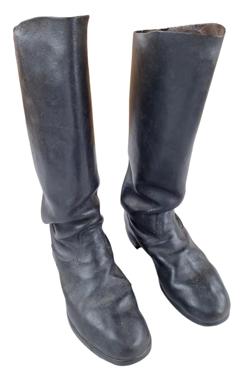 a set off German WW2 privately purchased nail boots