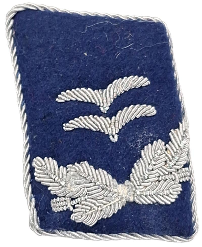 a luftwaffe  collar tab for a oberleutnant der sanitästruppen