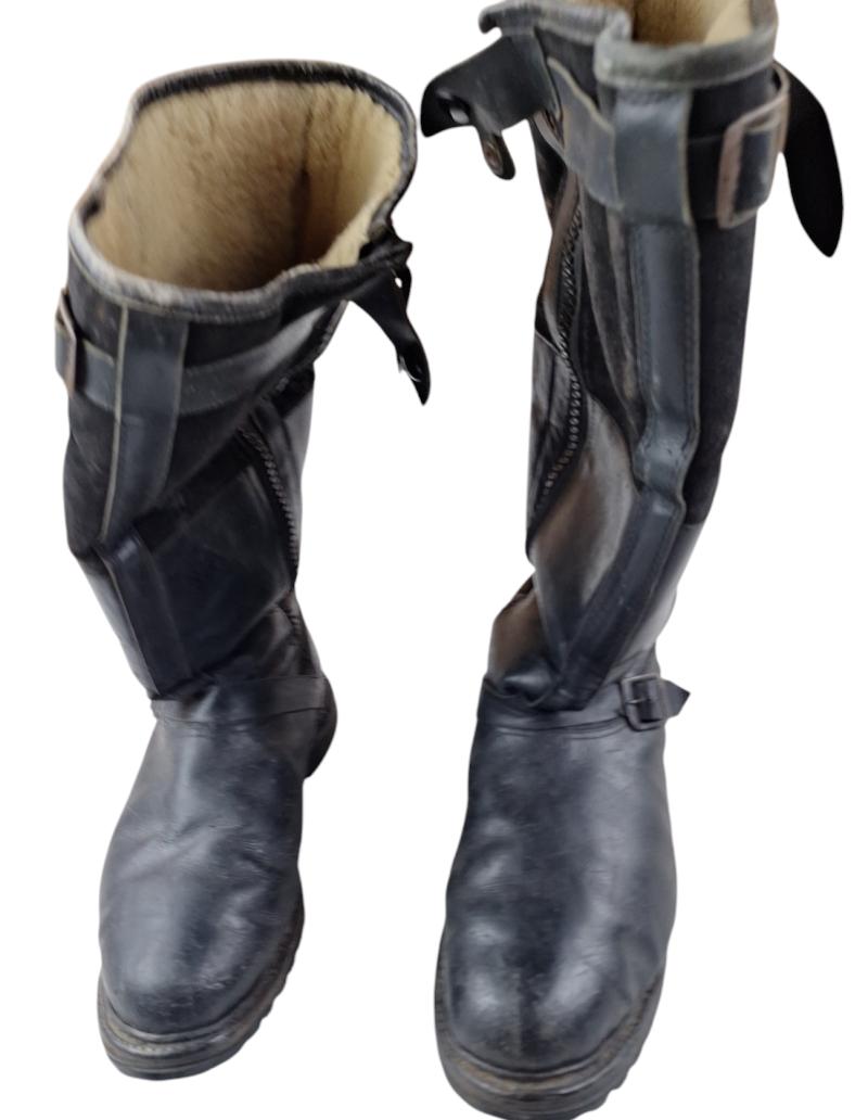 a set off german luffwafe flight boots