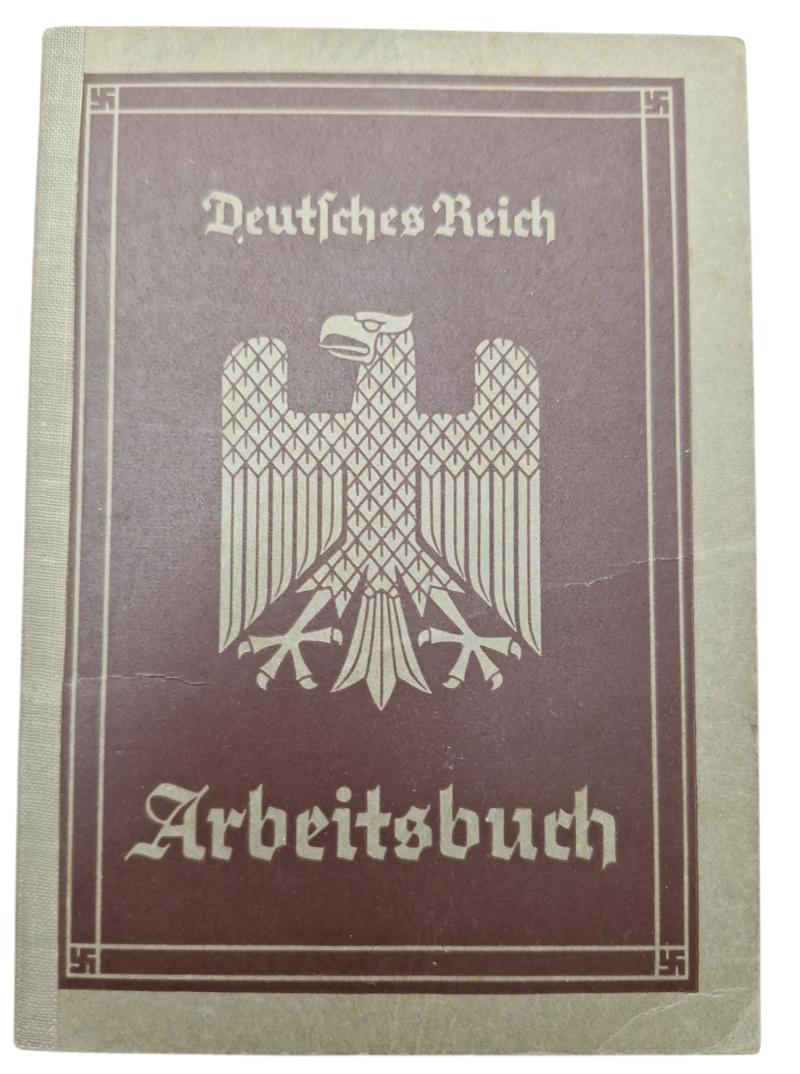 a german 1nd Pattern ww2 labor book 