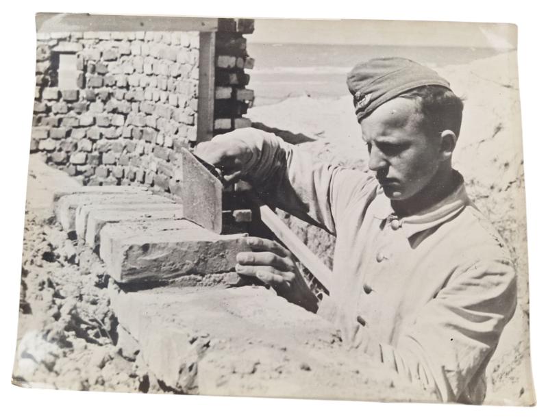 a German WW2 press photo in the size 18x23cm