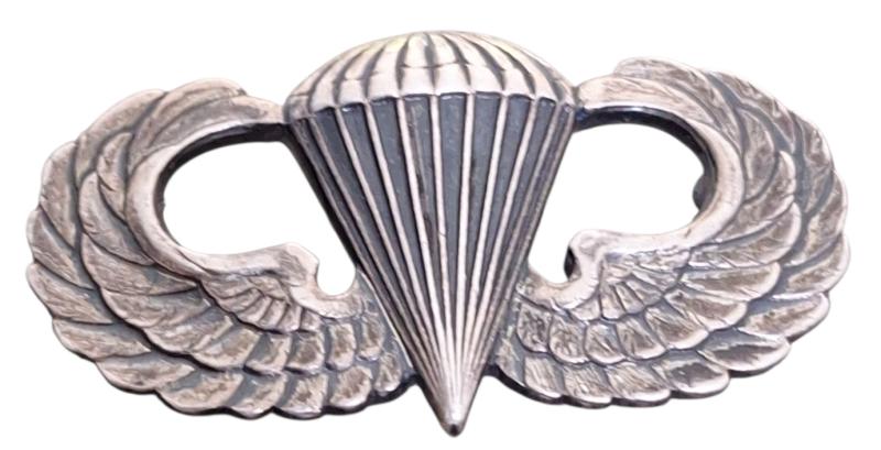 a US jump wing