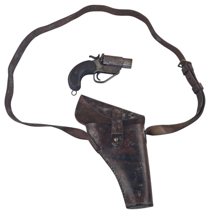 a british ww2 flare pistol in its original pouch