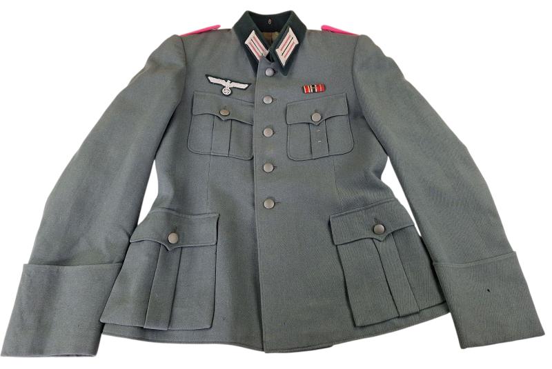 a wehrmacht panzerjager  oberleutnant  tunic