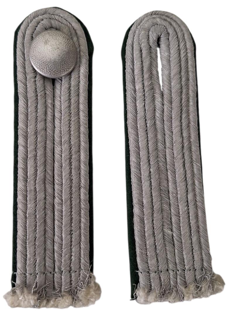 a set off ‘Heeres Verwaltung’ shoulderstraps
