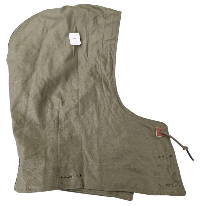 a US M1943 woman  Field jacket hood