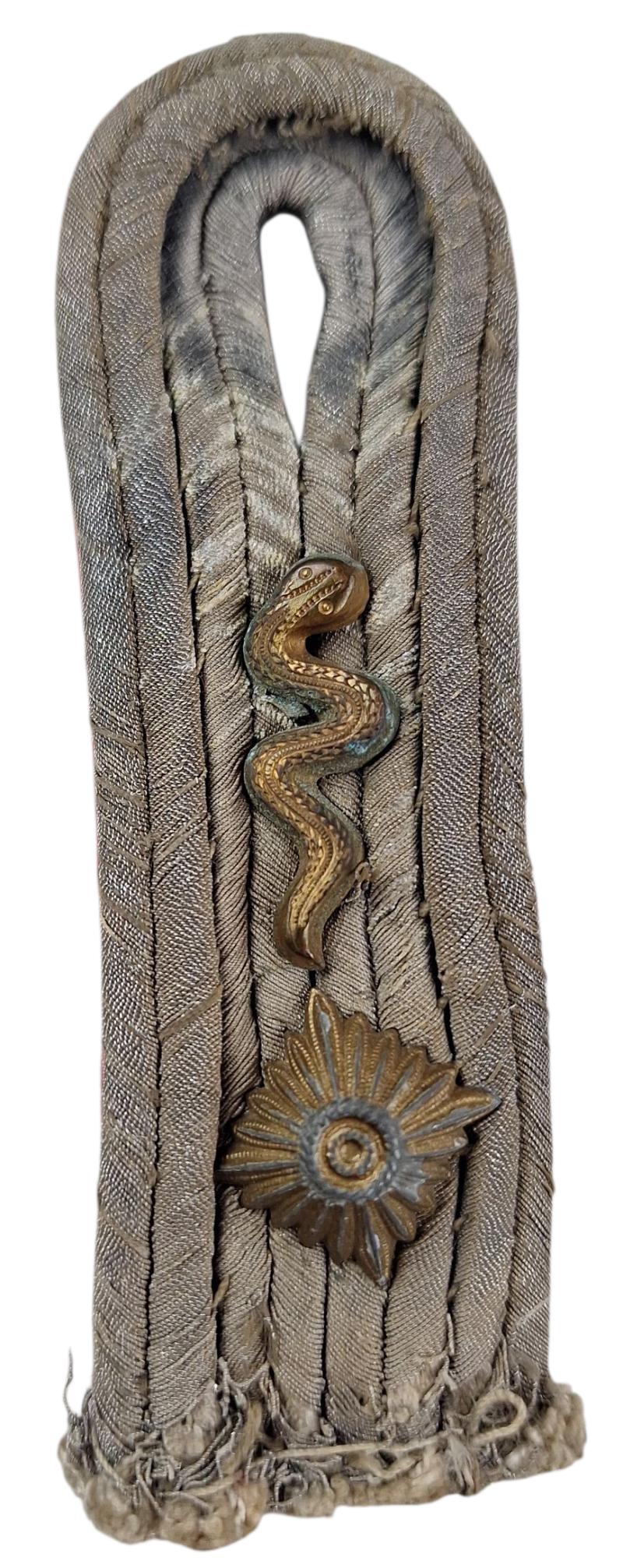 veterinär in a artillery unit shoulderboard