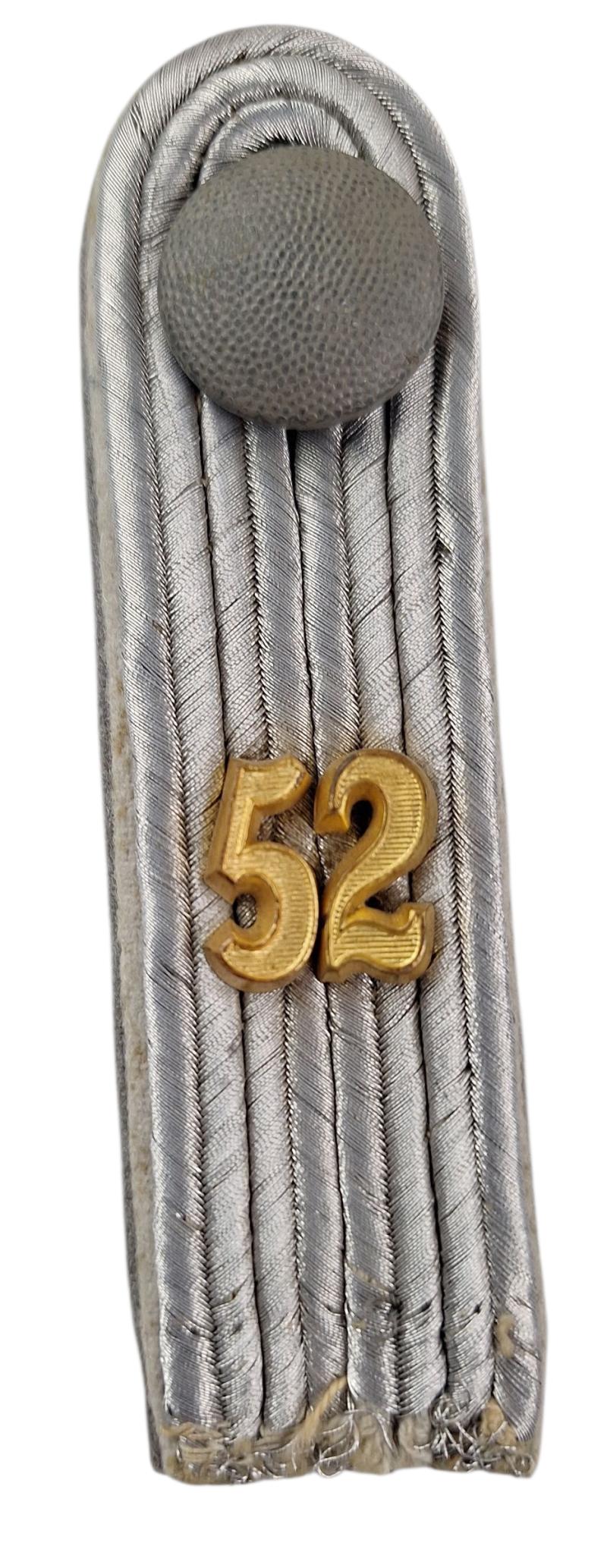 a lieutenant in a reserve inf reg 52 shoulder piece