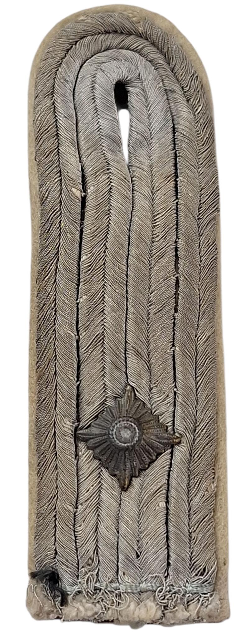 A wehrmacht heer infanterie shouderboard