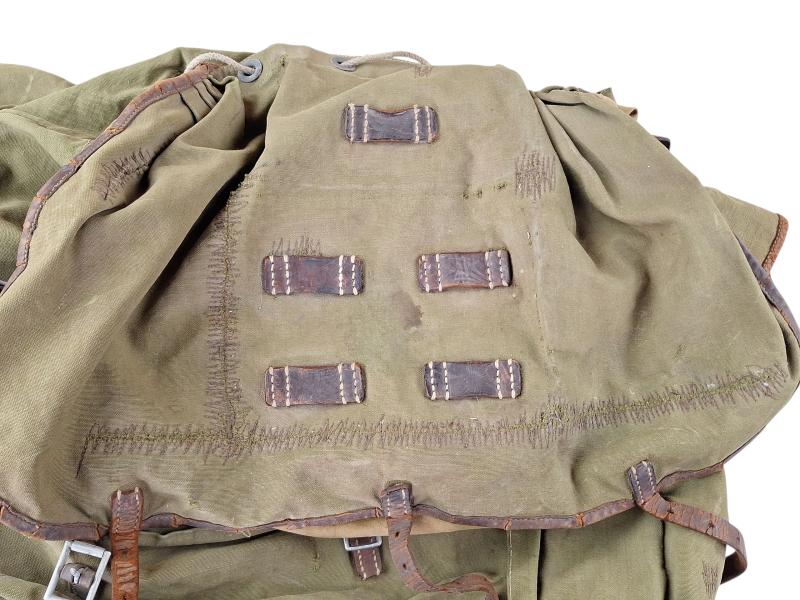 a german ww2 ww2 gebirgs jager backpack