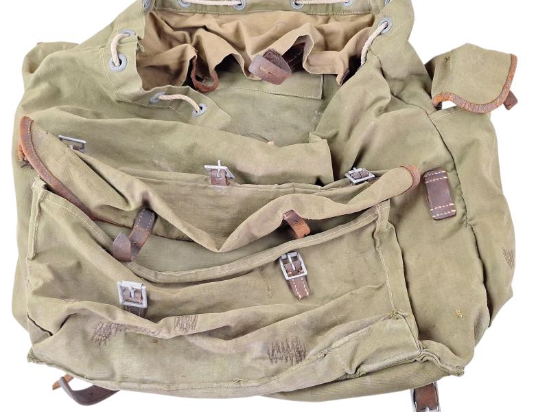 a german ww2 ww2 gebirgs jager backpack