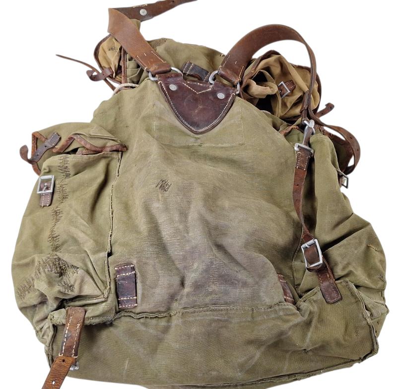 a german ww2 ww2 gebirgs jager backpack