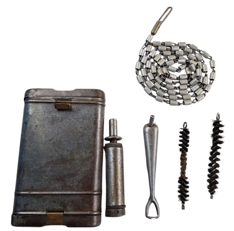 a german ww2 k98 cleaning box