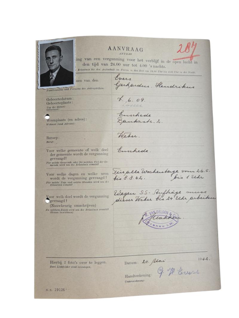 a Dutch WWII application form with photo