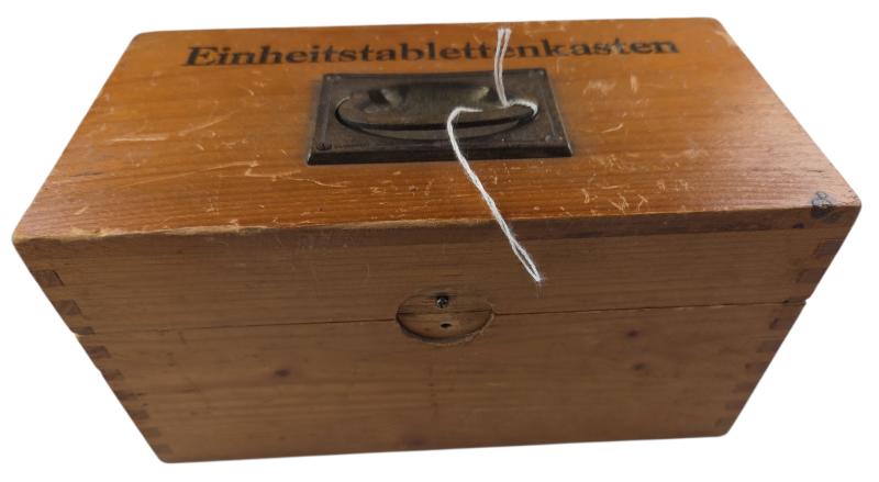 a wehrmacht medical einheitstablettenkasten