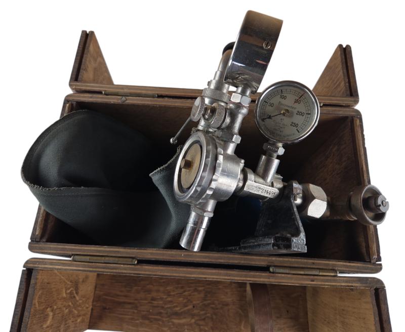 rare dutch ww2 period air protection respiratory oxygen device