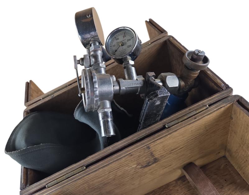 rare dutch ww2 period air protection respiratory oxygen device