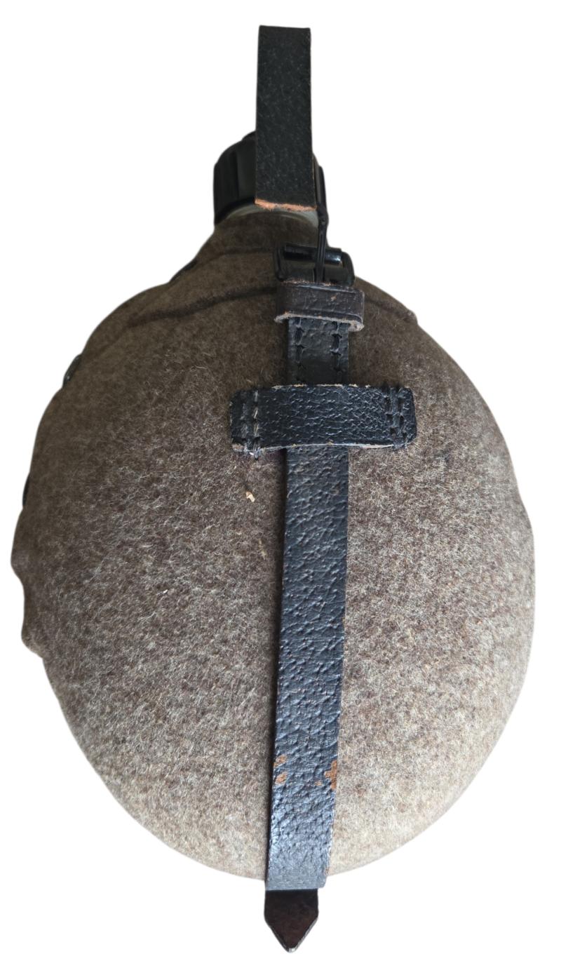a wehrmacht ww2 water bottle without a cup