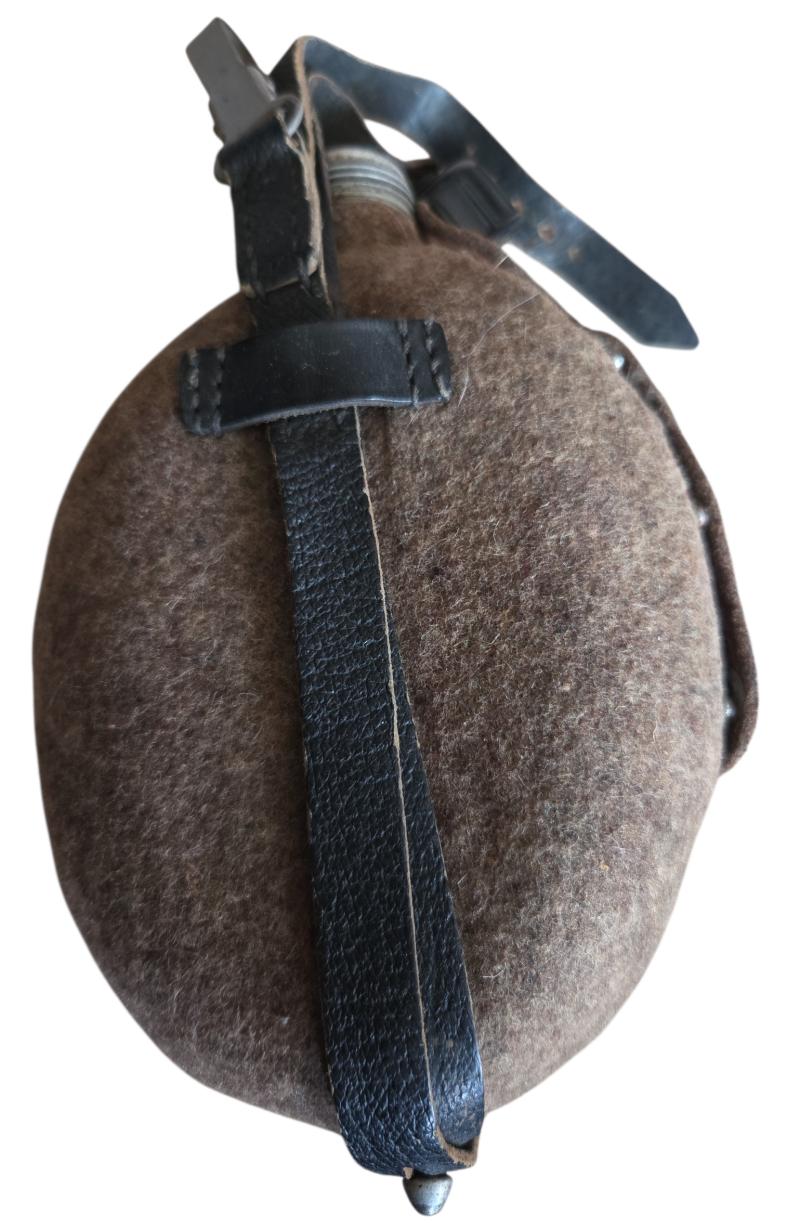 a wehrmacht ww2 water bottle without a cup