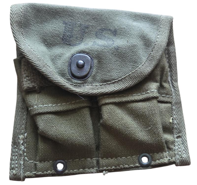 a US WW2 M1 Carbine Ammo Pouch 1945