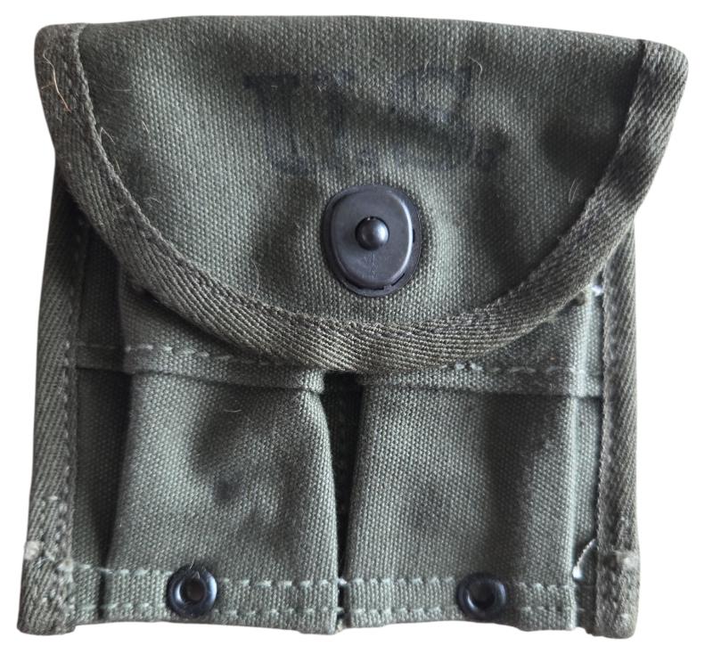 a US WW2 M1 Carbine Ammo Pouch 1945