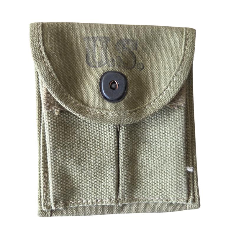 a US WW2 M1 Carbine Ammo Pouch 1943