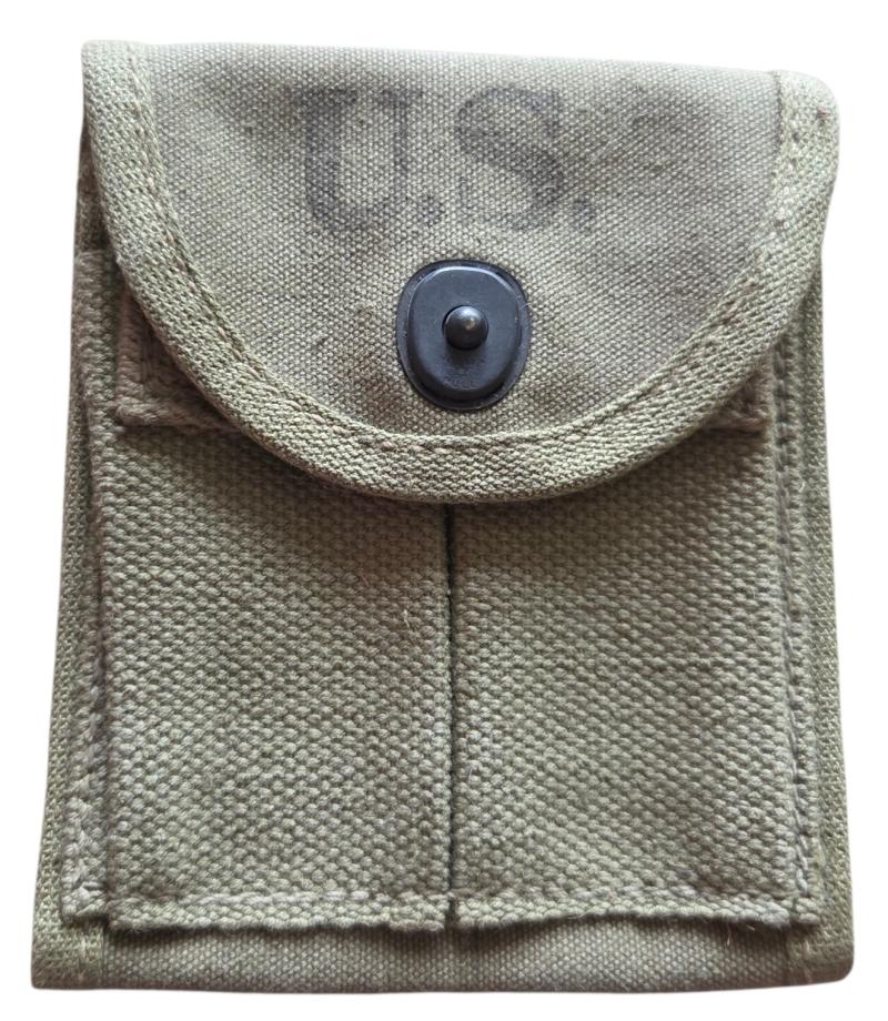 a US WW2 M1 Carbine Ammo Pouch 1943