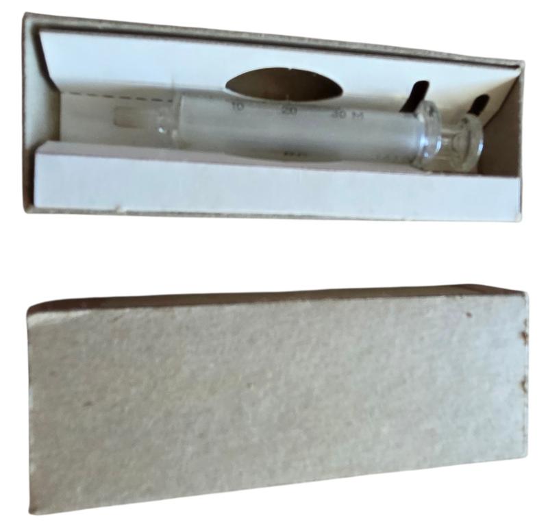 US WW2 Syringe in original clipboard Box